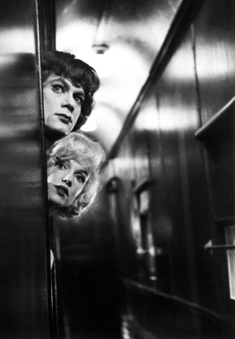 Marilyn Monroe and Tony Curtis in Some Like it Hot (1959)